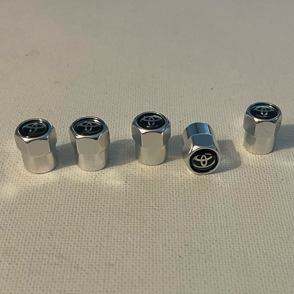 Toyota Logo Valve Stem caps in Silver set of 5 NWT